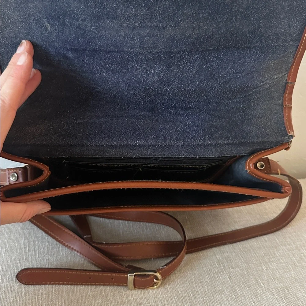Dooney & Bourke Vintage Leather Shoulder Bag - Picture 13 of 13